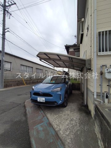 テラス牛川の駐車場