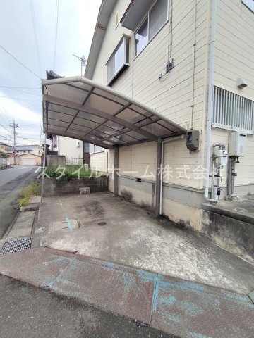 テラス牛川の駐車場