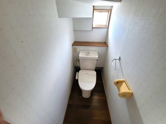 本郷貸家のトイレ