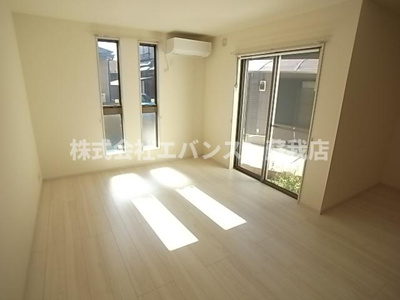 【居間・リビング】 | 矢作町戸建 | ゆったりとしたリビングです