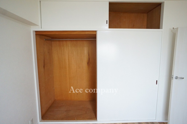 【収納】 | シャルム湯里 | 【洋室7.5帖の収納内】左側はクローゼット仕様です♪