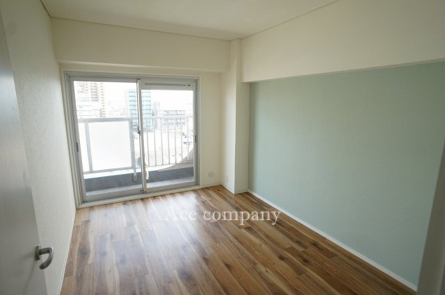 【子供部屋】 | シャルム湯里 | 【洋室6帖】バルコニーに面したお部屋です☆