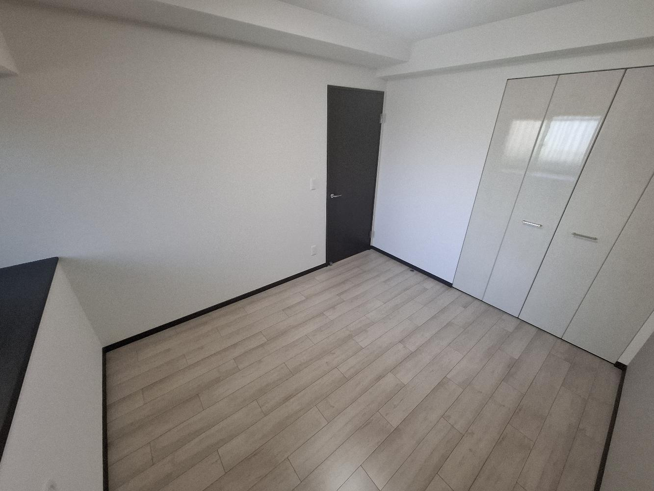 ローレルコート上野芝　の洋室