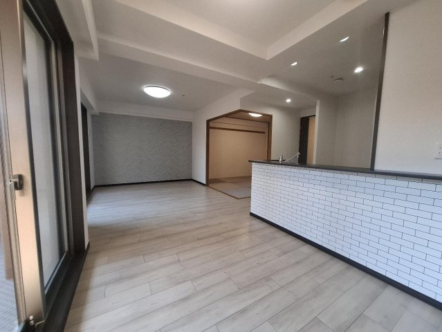 ローレルコート上野芝　の居間・リビング