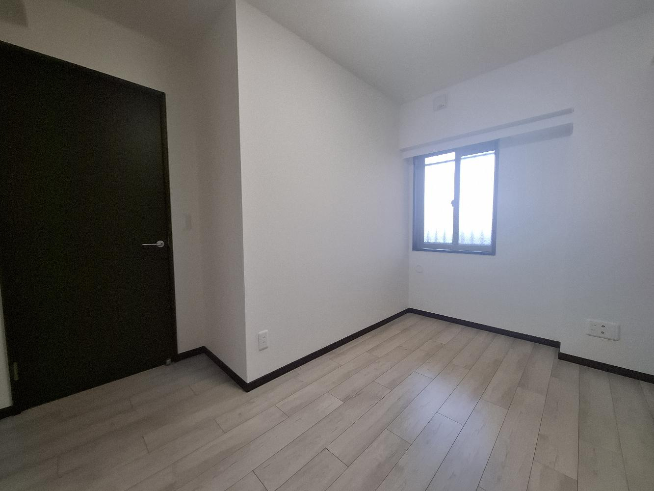 ローレルコート上野芝　の洋室