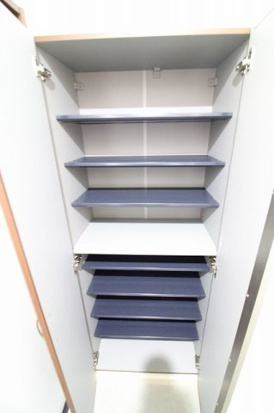 Riva鳥栖本町の玄関|シューズボックス付きの玄関です☆