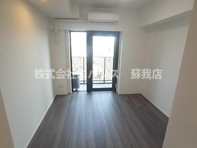 【居間・リビング】 | ステージグランデ本千葉 | こちらのリビングで趣味の時間をお楽しみください