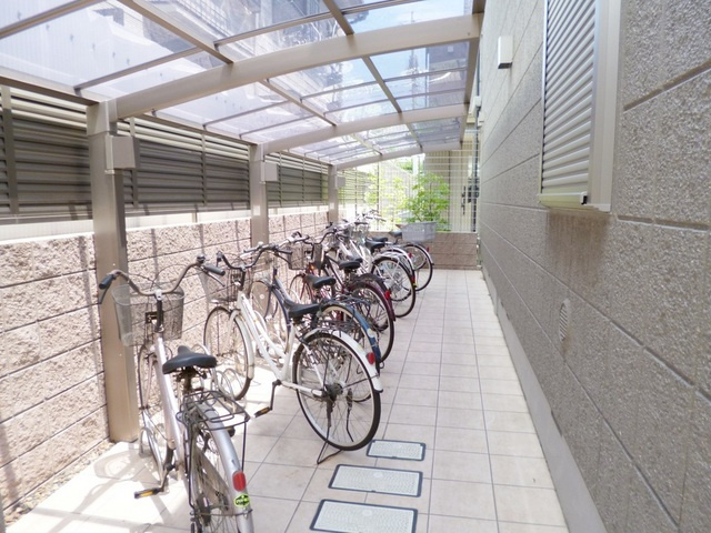 ソフィアヘーベルのその他共用部分|敷地内専用駐輪場有ります。