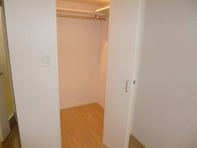 ソフィアヘーベルの収納|歩いて入れるクローゼットです♪