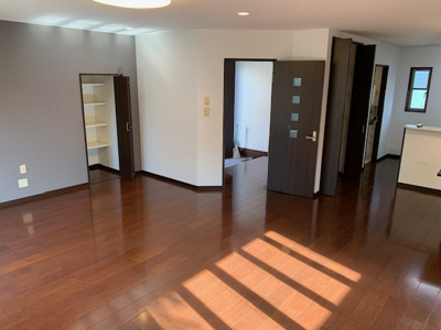 【居間・リビング】 | 横代東町二丁目4番18号（B-25）