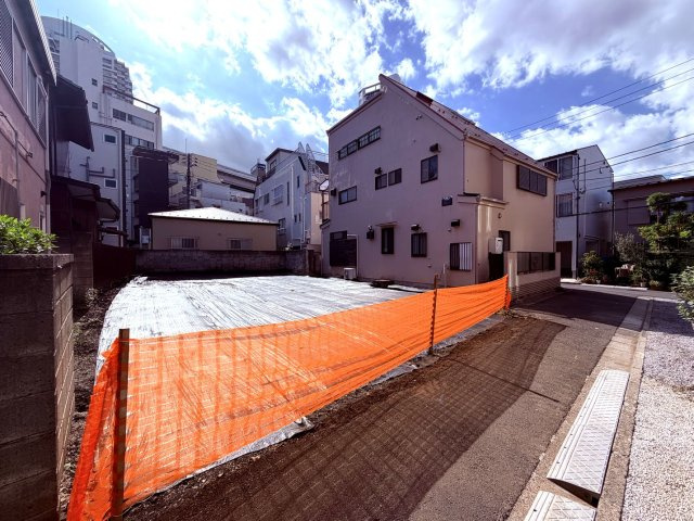 【外観】 | 板橋区板橋４丁目　売地　A区画 | 高く青い空を感じて暮らす街並みの一角、静かな暮らしを送れます