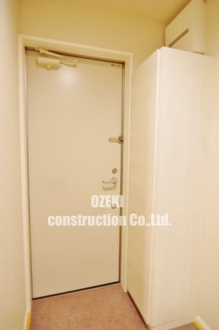 モナーク越谷の玄関