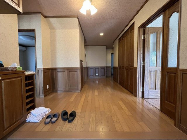 土佐市新居　中古戸建ての玄関