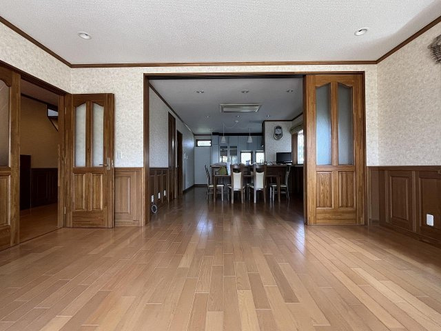 土佐市新居　中古戸建ての居間・リビング