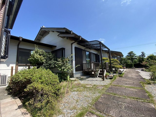 土佐市新居　中古戸建ての外観