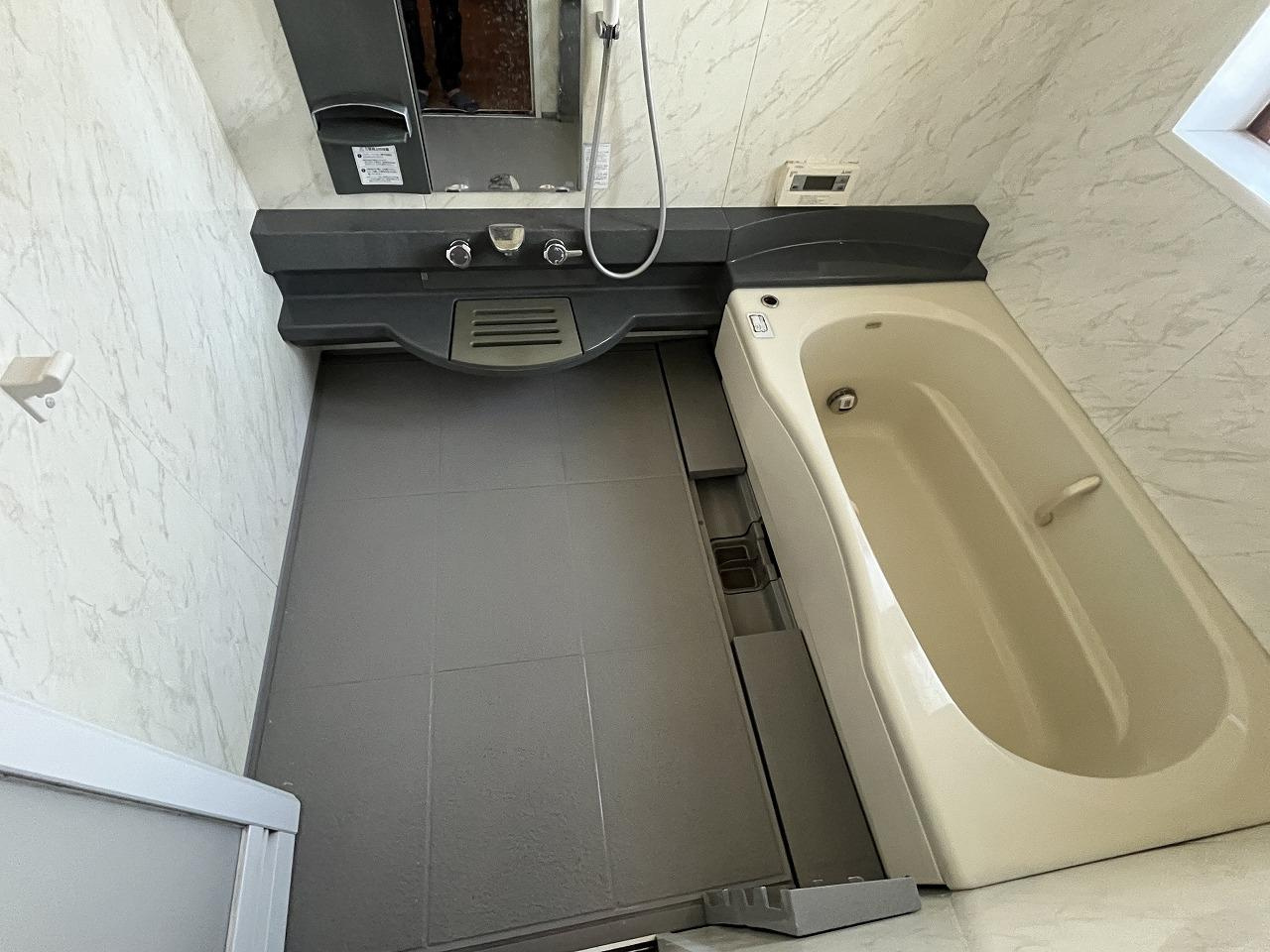 土佐市新居　中古戸建ての浴室