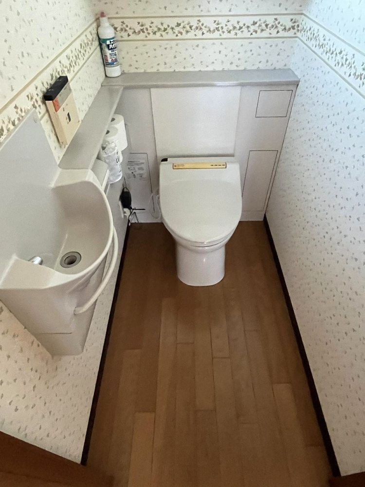 土佐市新居　中古戸建てのトイレ