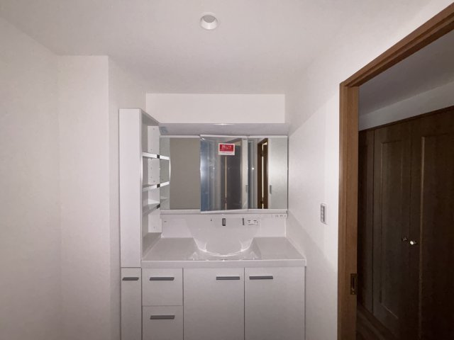 A.CITYタワーズウエスト・ウイング棟の独立洗面台