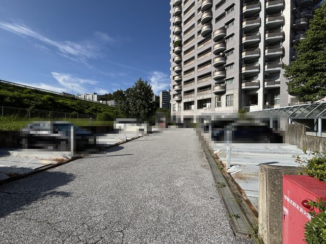 A.CITYタワーズウエスト・ウイング棟の駐車場