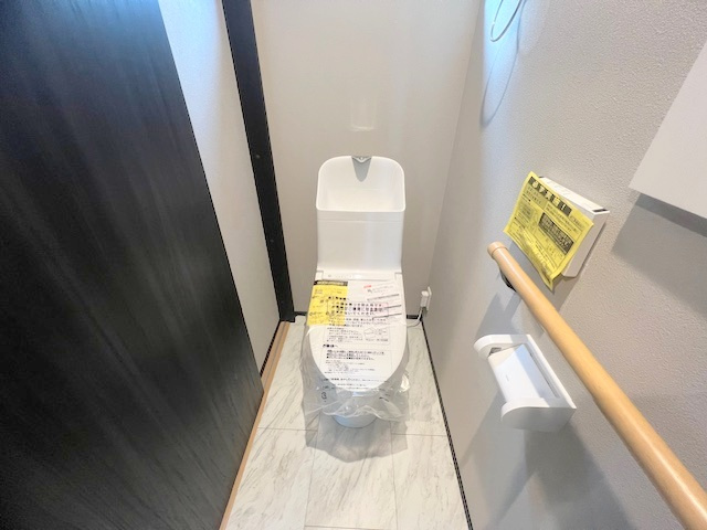 ◎高座郡寒川町小動　新築戸建のトイレ|手すり付きのトイレ◇