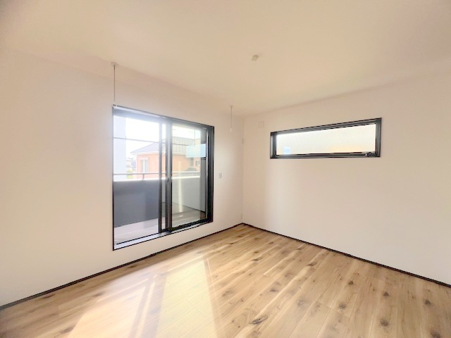 ◎高座郡寒川町小動　新築戸建の寝室|洋室7帖☆主寝室におすすめです◇インナーバルコニーに出られるお部屋です◇