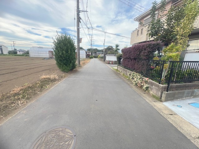 ◎高座郡寒川町小動　新築戸建の前面道路含む現地写真|前面道路は交通量が少なく静かです◇