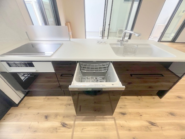 ◎高座郡寒川町小動　新築戸建のキッチン|食器洗い乾燥機付きで家事の時短に役立ちます◇