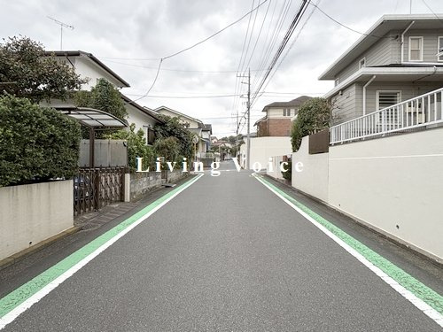 【前面道路含む現地写真】 | 横浜市緑区三保町　中古一戸建て | 横浜市緑区三保町　中古一戸建て