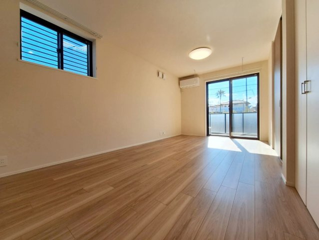 ソレイユ湘南の洋室