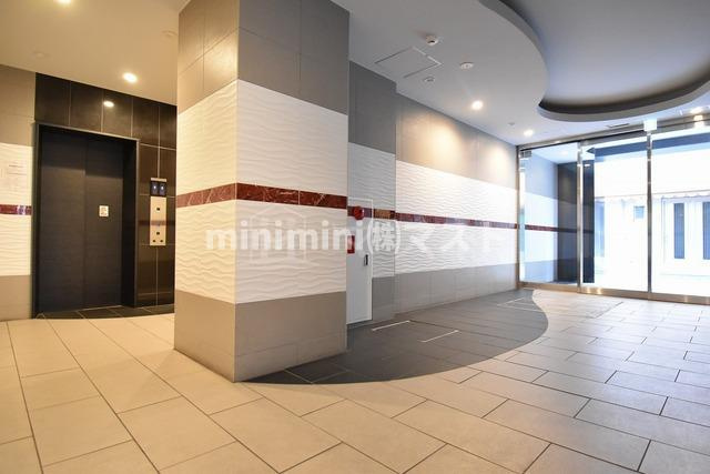 セレニテ福島カルムのロビー