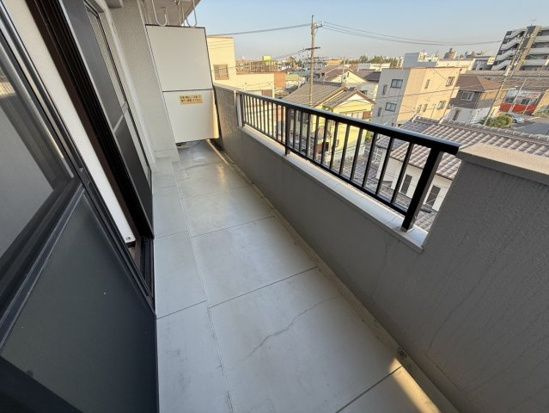 ライフステージ川間のバルコニー|バルコニーからの眺めを楽しみながら食事をしませんか