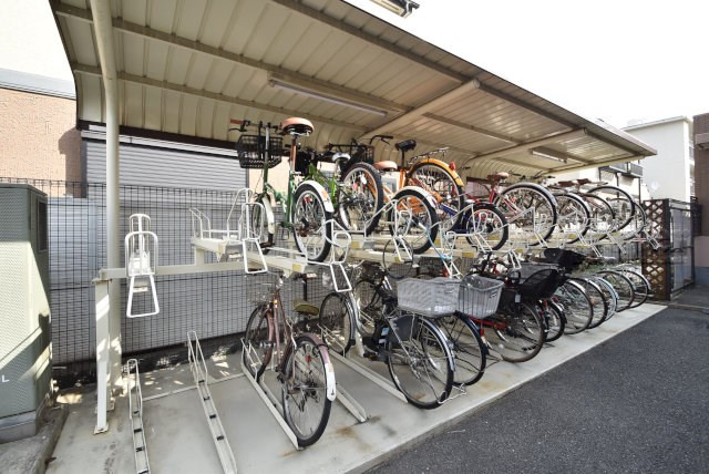 【駐輪場】 | アールヴェール荻窪北 | 自転車置き場。マンションの共用部にあたります。空きの有無や駐輪料金、各戸の台数制限などについては、改めてお問い合わせください。～即日のご見学可能～　お問合せはお気軽にどうぞ。