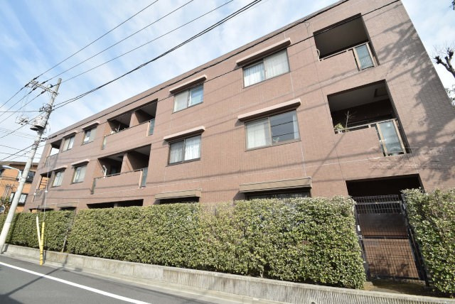 【外観】 | アールヴェール荻窪北 | 手入れの行き届いた外壁やエントランスなど、「見ればわかる」レベルで清潔感を保ったマンションです。築年数を感じさせない姿で皆様をお出迎えします。～即日のご見学可能～　お問合せはお気軽にどうぞ。