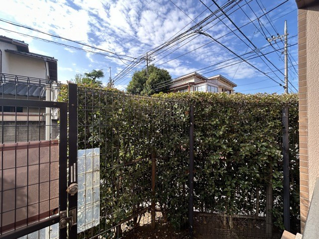 【展望】 | アールヴェール荻窪北 | 眼前に広がる空の雄大さと、このお部屋の自慢の一つである「眺望」をご覧ください。毎日、この景色を独り占めできる新生活に夢が広がります。～即日のご見学可能～　お問合せはお気軽にどうぞ。
