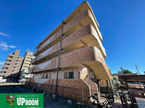 フォルツァ中央の外観