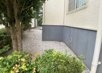 【エントランス】 | 東建座間ハイツ１号棟 | マンションのエントランスには、もともと風よけや防犯の役割がありますが、マンションによって宅配ボックスなどの設備が備わっている所もあります。日々の生活をイメージしながら生活しやすさをチェックしましょう。