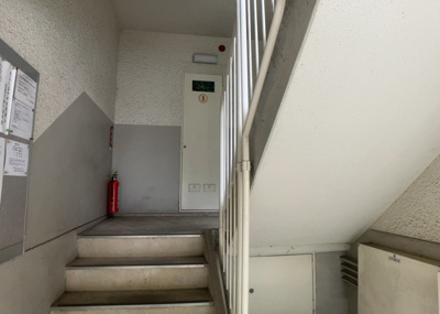 【受付】 | 東建座間ハイツ１号棟 | 受付はマンションコンシェルジュがいる場合もあれば、管理人が滞在する小部屋を総称して呼ぶことがあります。主にエントランスに設置されていることから、防犯面でも期待ができます。防犯設備がない場合はより安心！