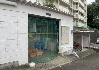 【設備】 | 東建座間ハイツ１号棟 | 共有部分は、住民なら誰もが使える設備のこと。例えば駐車場やエレベーター、インターネット設備、セキュリティ設備などがあります。他にも、マンションの廊下・外部階段やエントランス・ゴミ置き場などがあります。