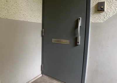 【その他】 | 東建座間ハイツ１号棟 | 玄関は家の顔でもあり、家族以外の目にも止まる場所です。玄関は外との間を仕切る扉、靴などをしまっておく収納スペース、靴脱ぎのたたきスペース、来客とのやり取りをするドアホンなど複数のアイテムからなります。