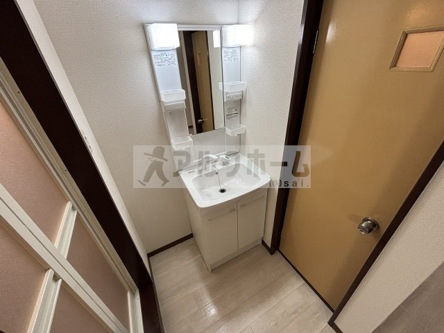 山下マンションの独立洗面台