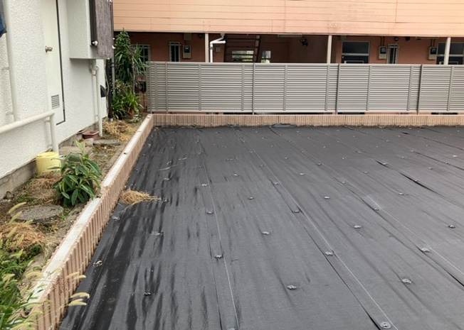 【外観】 | 土地の形が極端に長細かったり、狭小地、あるいは道路との高低差がある傾斜地だった場合、後々売ろうとしても買い手がつかない場合もあります。後々、売却することになった時に価値の下がらない土地を選びましょう。