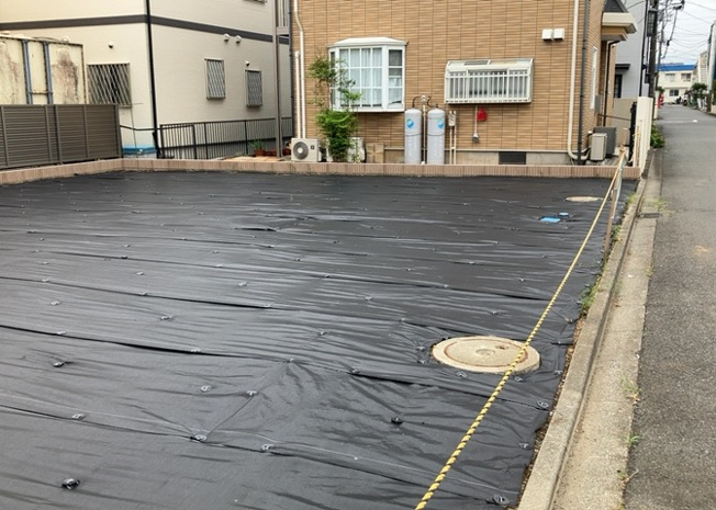 【外観】 | 家を建てる場合、方位は要チェックです。現実的に日当たりのよい家ならばリビングは南側、建築基準法でも北側に当たる家への配慮は求められています。土地を見学に行く際は、方位磁針を持って行くようにしましょう。