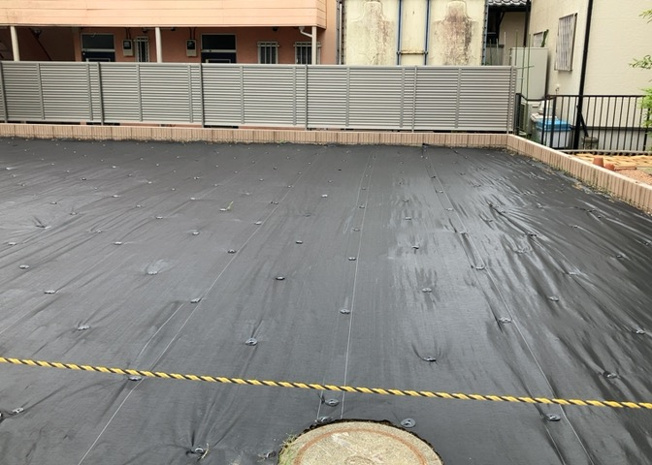 【外観】 | 現地に行くなら、物件の周囲の地形がどうなっているかを見ることも大切です。周辺より低くなっている土地では、大雨などで水が集まりやすいため、地盤が弱くなっているということも考えられるため、注意が必要です。