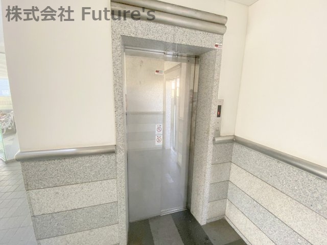 サーパス三郷のその他共用部分|エレベーター完備