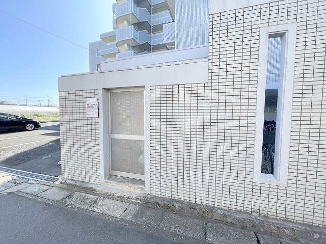 サーパス三郷のその他共用部分|敷地内ゴミ置き場完備