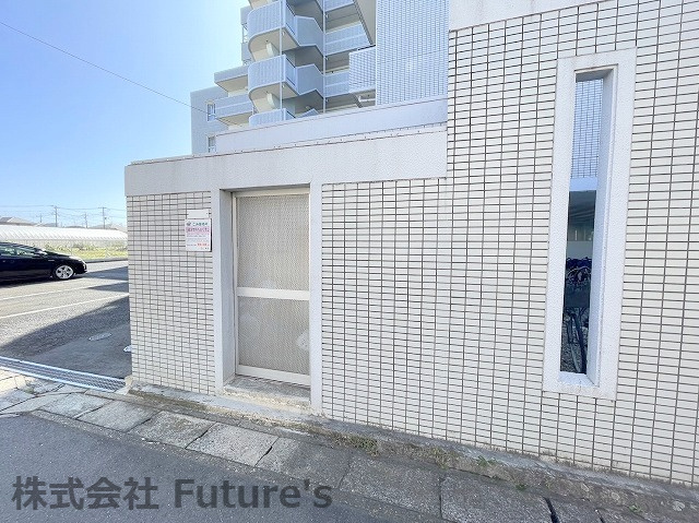 サーパス三郷のその他共用部分|敷地内ゴミ置き場完備