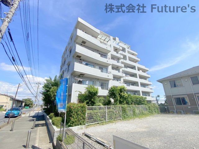サーパス三郷の外観|安心のオートロック付きマンション・ペット飼育可能