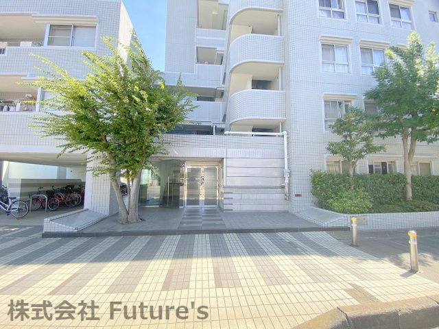 サーパス三郷のエントランス|マンションエントランス