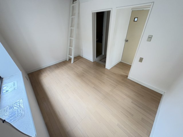 ピュアハウス真間の洋室