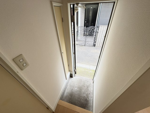 ピュアハウス真間の玄関